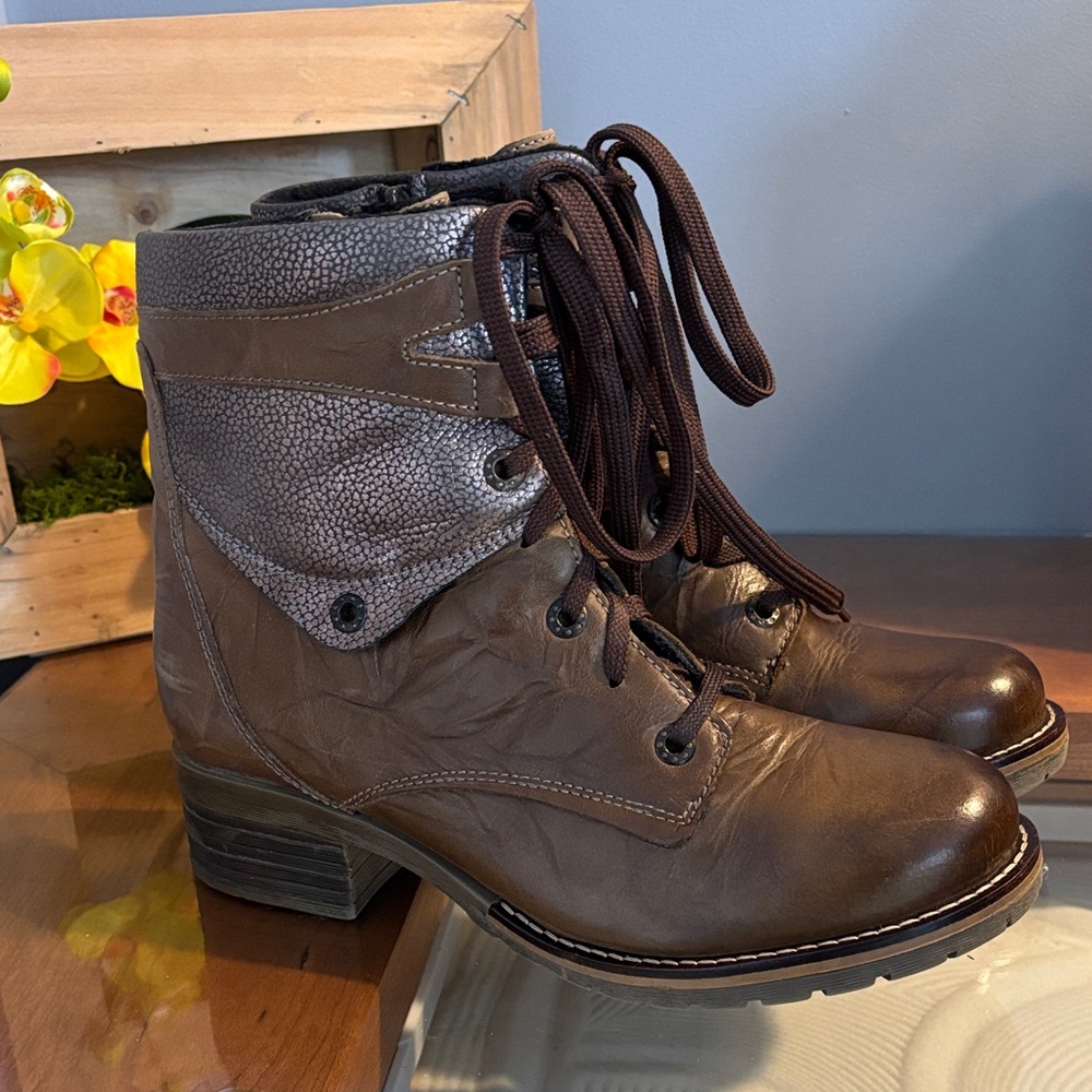 Elegant Brown Lace-Up Boots